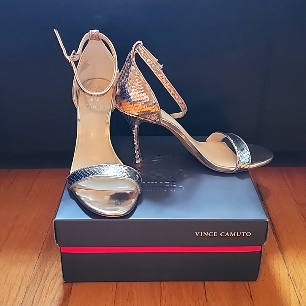 Vince Camuto sandals/heels size 9/40